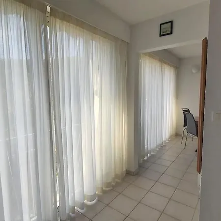 Apartment Nouveau Dans Au Calme Proche Du Centre!